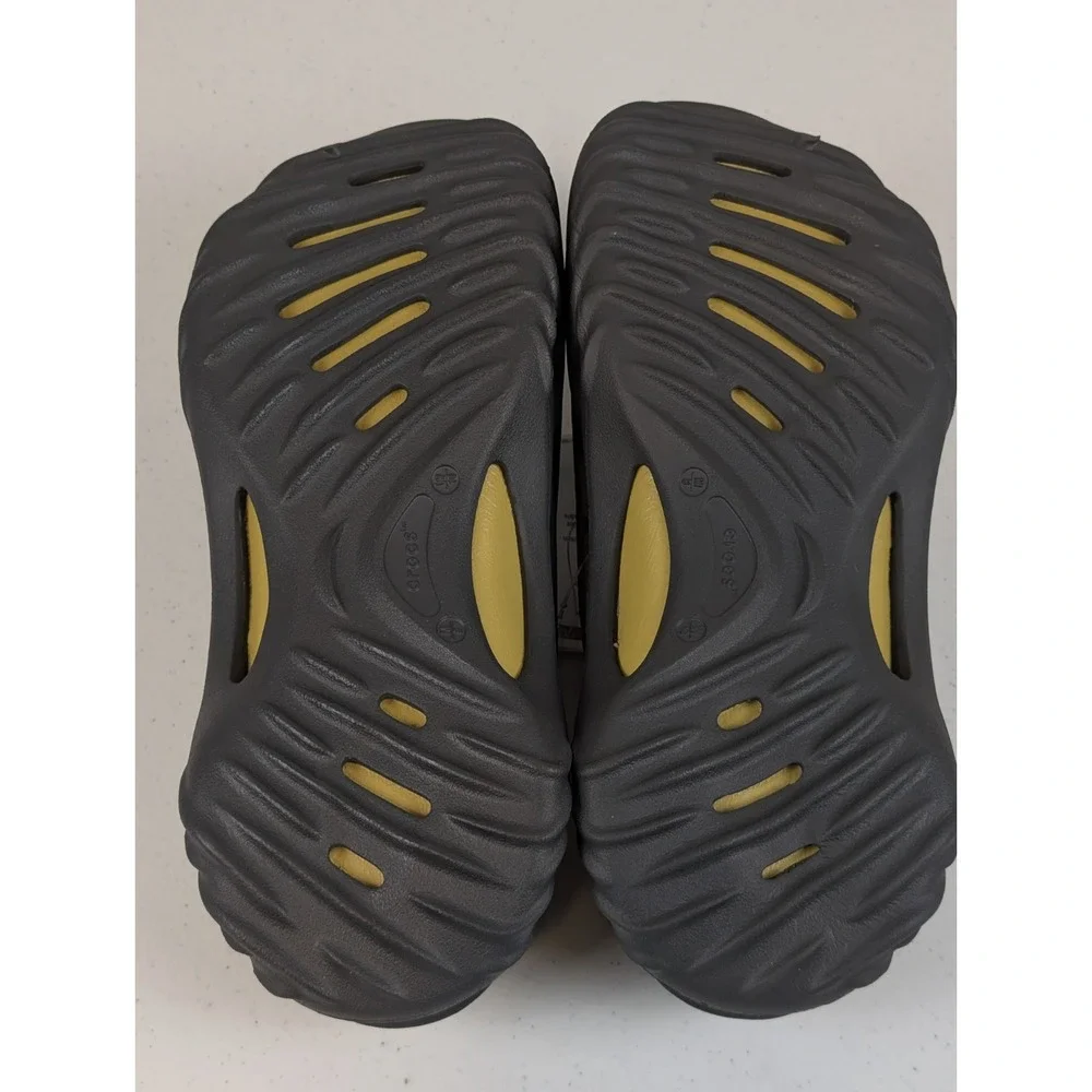 Crocs Echo Wave Clogs Black Sand Comfort Shoe Unisex Adults Men's 8 / Women's 10
